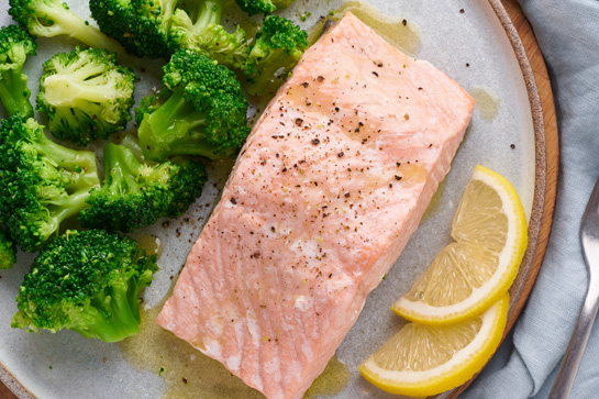 Easy salmon recipe to make salmon in 5 minutes in the microwave. 